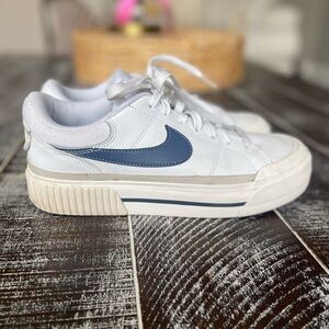 EUC Women's Court Legacy Lift Platform Sneaker